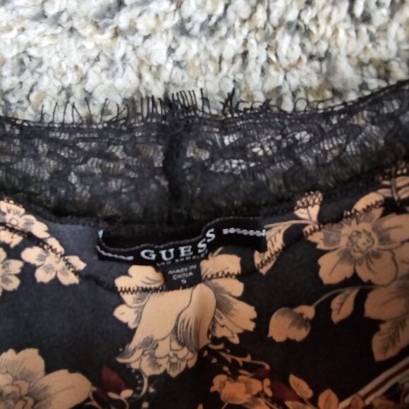 Guess Top Womens Small Black Floral Print Blouse Cold Shoulder Lace Trim Ladies‎ - Picture 6 of 8